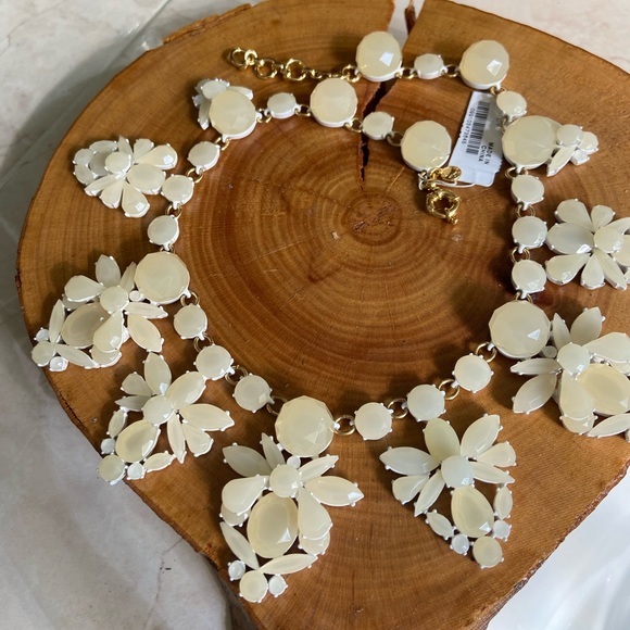 🔥EUC JCrew Cream  Crystal Clusters Necklace - Picture 3 of 6